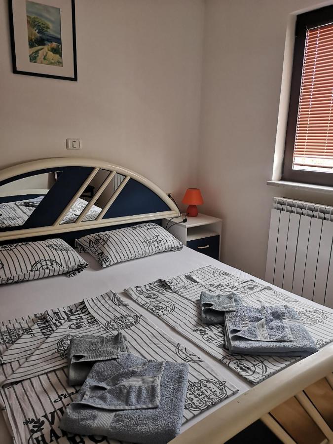 House Ceh Villa Crni Kal Bagian luar foto